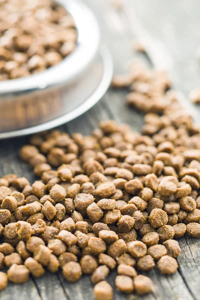 Alimento seco para perros o gatos . — Foto de Stock