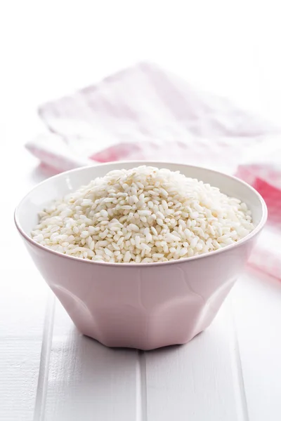 Arborio ryż w misce. — Zdjęcie stockowe