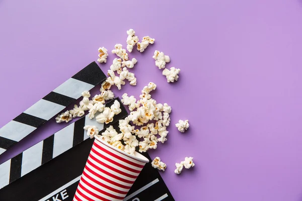 Popcorn en Filmklapper — Stockfoto