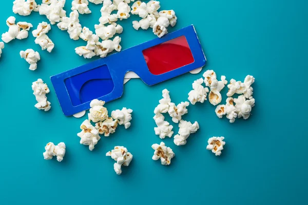 Popcorn i okulary 3D. — Zdjęcie stockowe