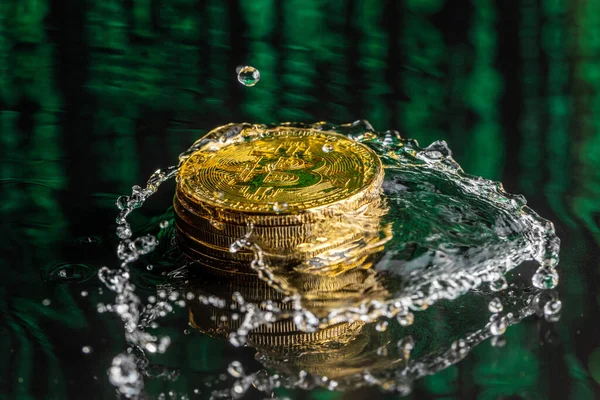 Bitcoin Pièce Tombant Eau Bitcoin Éclaboussures Eau — Photo