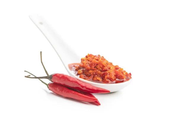 Pasta Pimenta Vermelha Quente Colher Cerâmica Isolada Sobre Fundo Branco — Fotografia de Stock