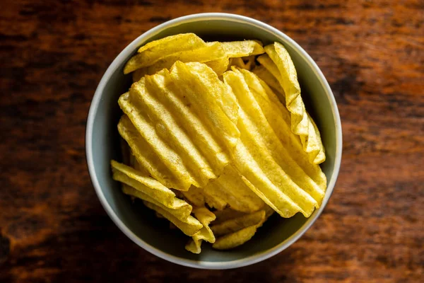 Chips Croustillantes Dans Bol Sur Une Table Bois Vue Dessus — Photo
