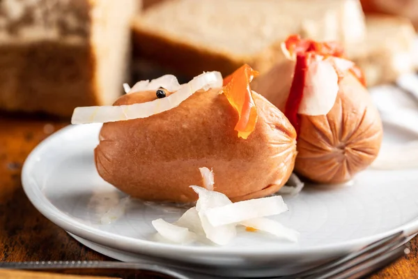 Eingelegte Würste Mit Zwiebeln Und Paprika Mariniertes Essen Auf Dem — Stockfoto