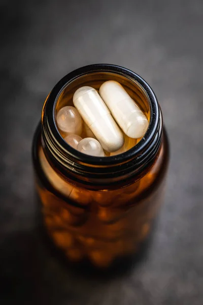 Белые Медицинские Таблетки Контейнере Лекарственные Таблетки Таблетки Капсулы Стеклянной Банке — стоковое фото