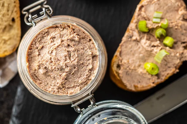 Paté Hígado Frasco Sobre Mesa Negra Vista Superior — Foto de Stock