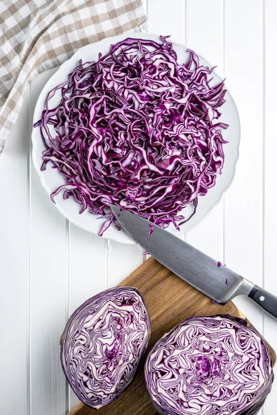 Sliced Fresh Red Cabbage Plate Top View — Stock Photo, Image