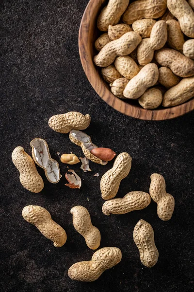 Cacahuètes Séchées Arachides Savoureux Sur Table Noire — Photo
