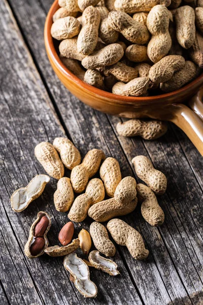 Des Cacahuètes Rôties Arachides Savoureux Sur Table Bois — Photo