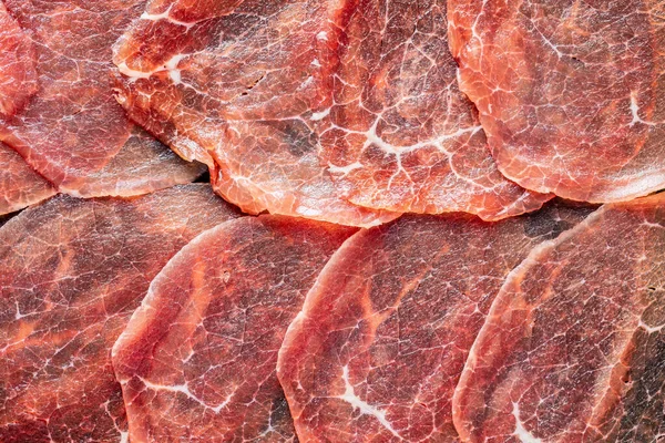 スライスしたカルパッチョ 生の牛肉肉 トップ表示 — ストック写真
