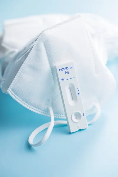 Snabbt Antigentest Med Covid Snabb Antikroppar Test Kit Och Kn95 — Stockfoto