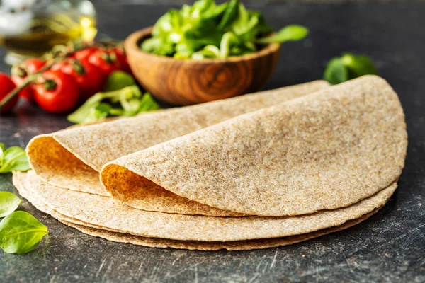Vollkorn Tortilla Wraps Auf Küchentisch — Stockfoto