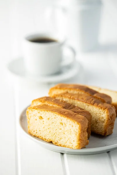 Gesneden Spons Dessert Zoete Spons Cake Witte Tafel — Stockfoto