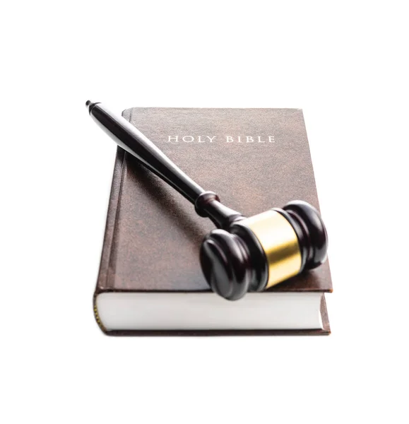 Den Heliga Bibeln Och Domaren Gavelviftade Vit Backgorund — Stockfoto