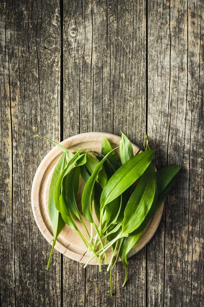 Green Ramsons Ajo Silvestre Sobre Una Vieja Mesa Madera Vista —  Fotos de Stock