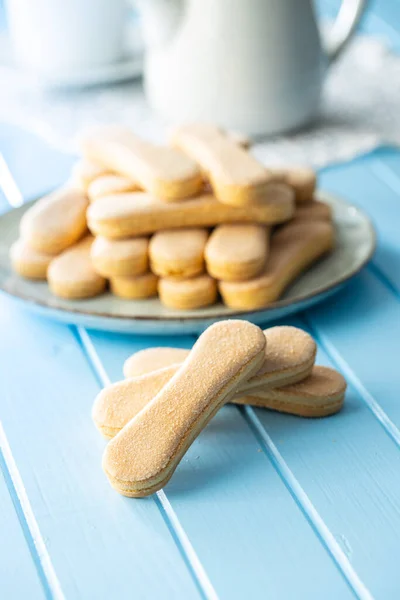 Italiensk Kaksavoiardi Söta Kex Svampkakor Tiramisu Blått Bord — Stockfoto