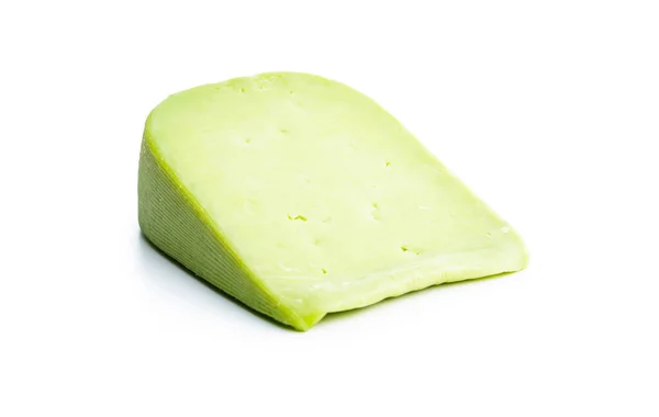 Beyaz Arka Planda Yaban Arısı Aromalı Sert Peynir Bloğu — Stok fotoğraf