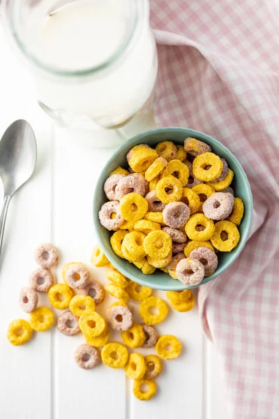 Anillos Cereales Colores Tazón Sobre Una Mesa Blanca Vista Superior — Foto de Stock