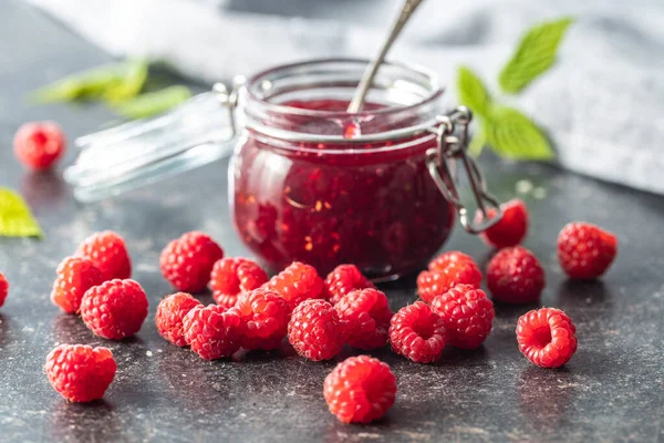 Red Rasberries Jam Jar Ripe Raspberries Black Table — Stock Photo, Image