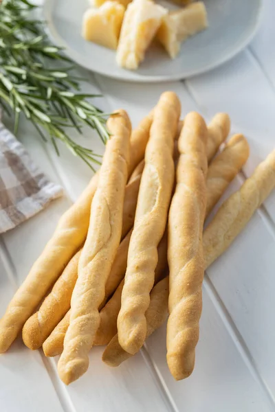 Grissiniho Hůlky Tradiční Italský Chléb Tyčinky Bílém Stole — Stock fotografie
