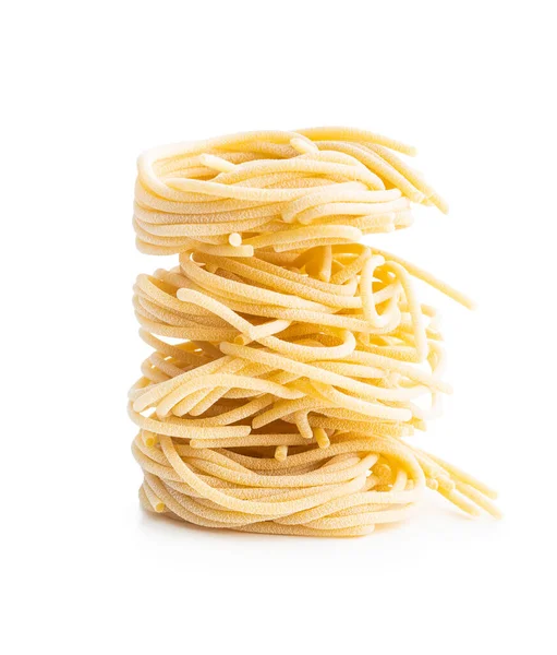 Olasz Tésztafészek Főzetlen Spagetti Fészek Elszigetelt Fehér Alapon — Stock Fotó