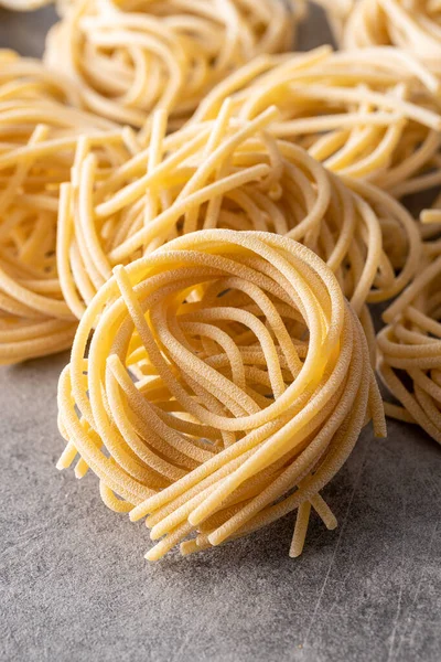 Italienskt Pastabo Okokt Spaghettibo Köksbordet — Stockfoto