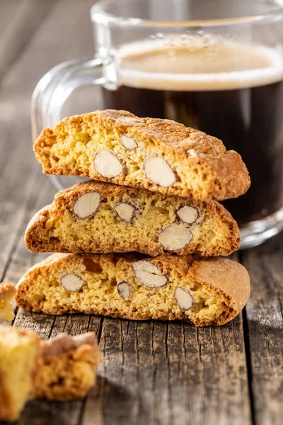 Italienische Cantuccini Kekse Süße Getrocknete Kekse Mit Mandeln Auf Holztisch — Stockfoto