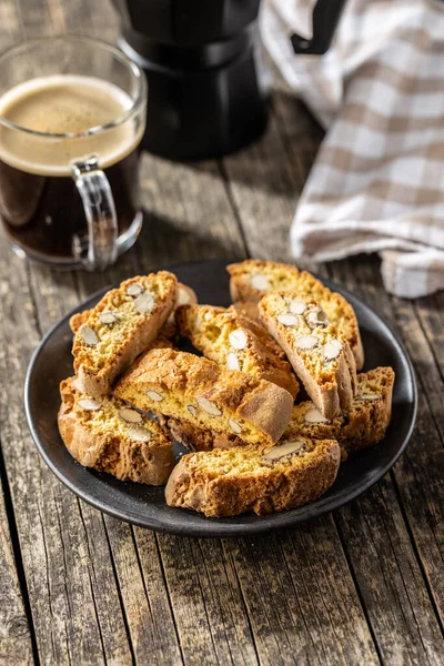 Italienska Cantuccini Kakor Söttorkade Kex Med Mandel Träbord — Stockfoto