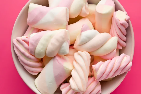 Sweet marshmallow in bowl — Stock Photo, Image