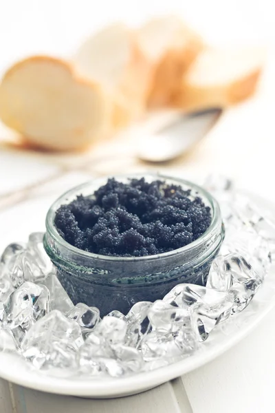 Zwarte kaviaar in pot — Stockfoto