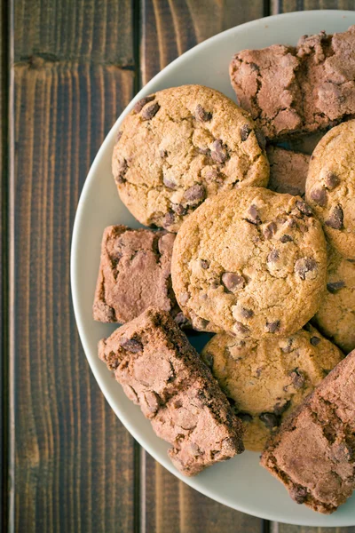 Chocolate cookies on plate — Stock Photo, Image