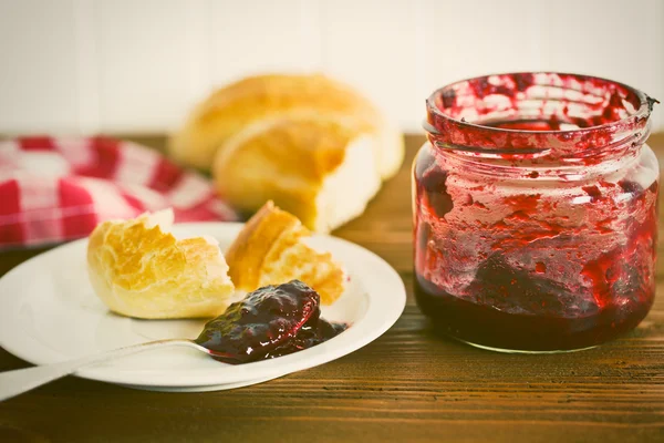 Fruity jam in spoon — Stock Photo, Image