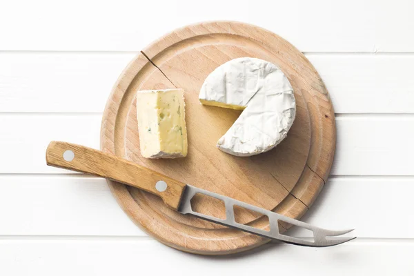 Blue cheese on cutting board — Stock Photo, Image