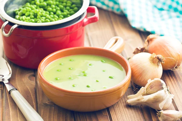 Pea soup in ceramic bowl — Stock Image Pea soup in ceramic bowl Stock Picture