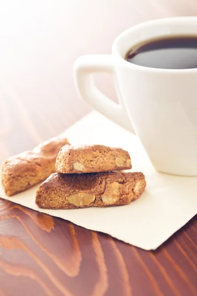 Amandel cookies en koffie — Stockfoto