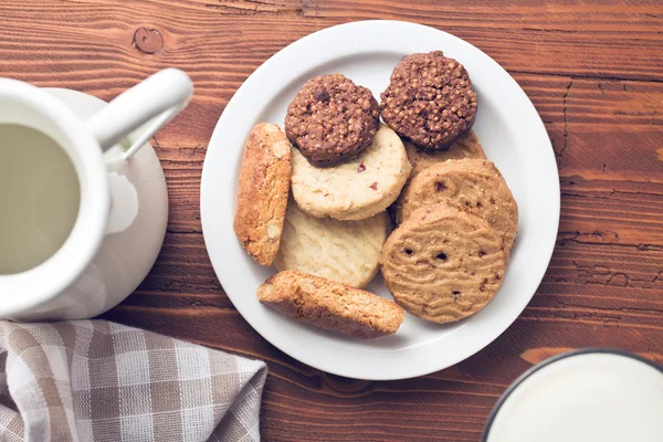 Biscotti dolci sul piatto — Foto Stock