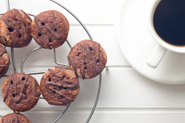 Postre dulce con chocolate y mermelada afrutada — Foto de Stock