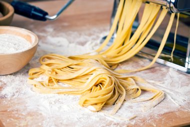 fresh pasta and pasta machine clipart