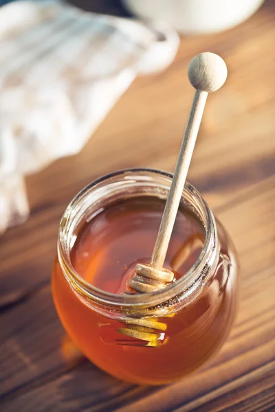 Sweet honey on dipper — Stock Photo, Image