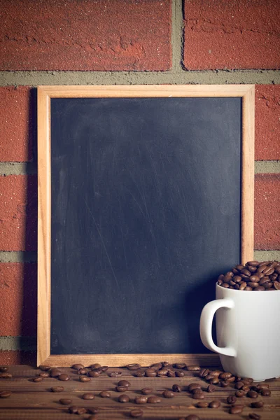 Black chalkboard with coffee beans — Stock Photo, Image