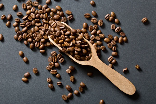 Coffee beans in scoop — Stock Photo, Image