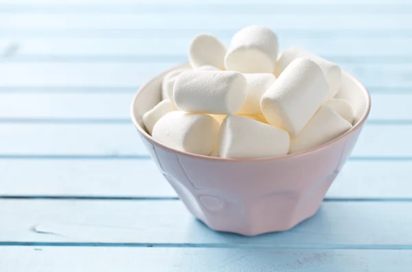 Bílý marshmallows v misce — Stock fotografie