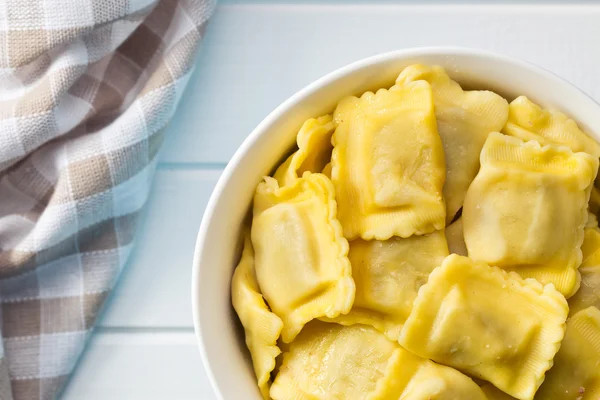 Cooked ravioli pasta in bowl — Stock Photo, Image