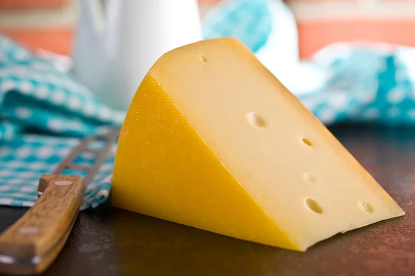Block of edam cheese — Stock Photo, Image