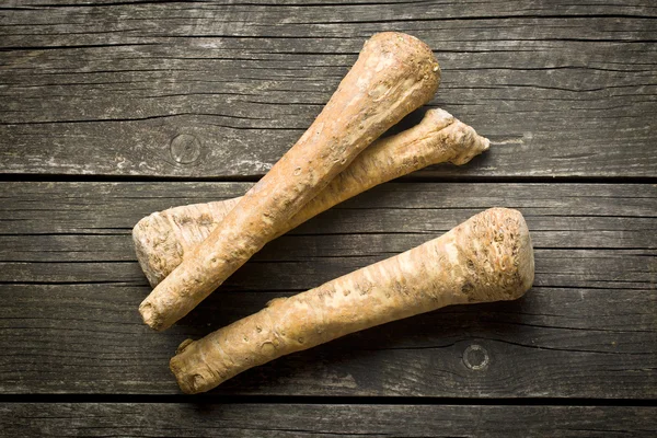 Fresh horseradish root — Stock Photo, Image