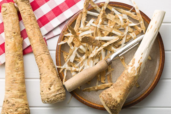 Peeled horseradish root — Stock Photo, Image