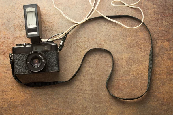 Old analogue camera with flash — Stock Photo, Image