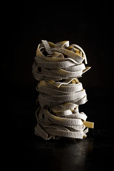 Svart tagliatelle pasta — Stockfoto