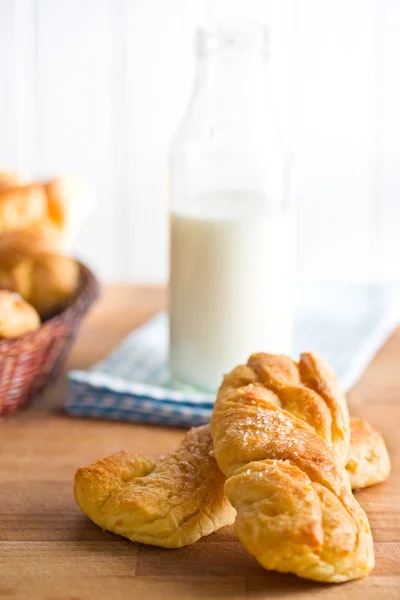 Leckeres gebackenes Brötchen — Stockfoto