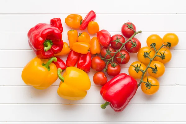 Pimentos e tomates — Fotografia de Stock
